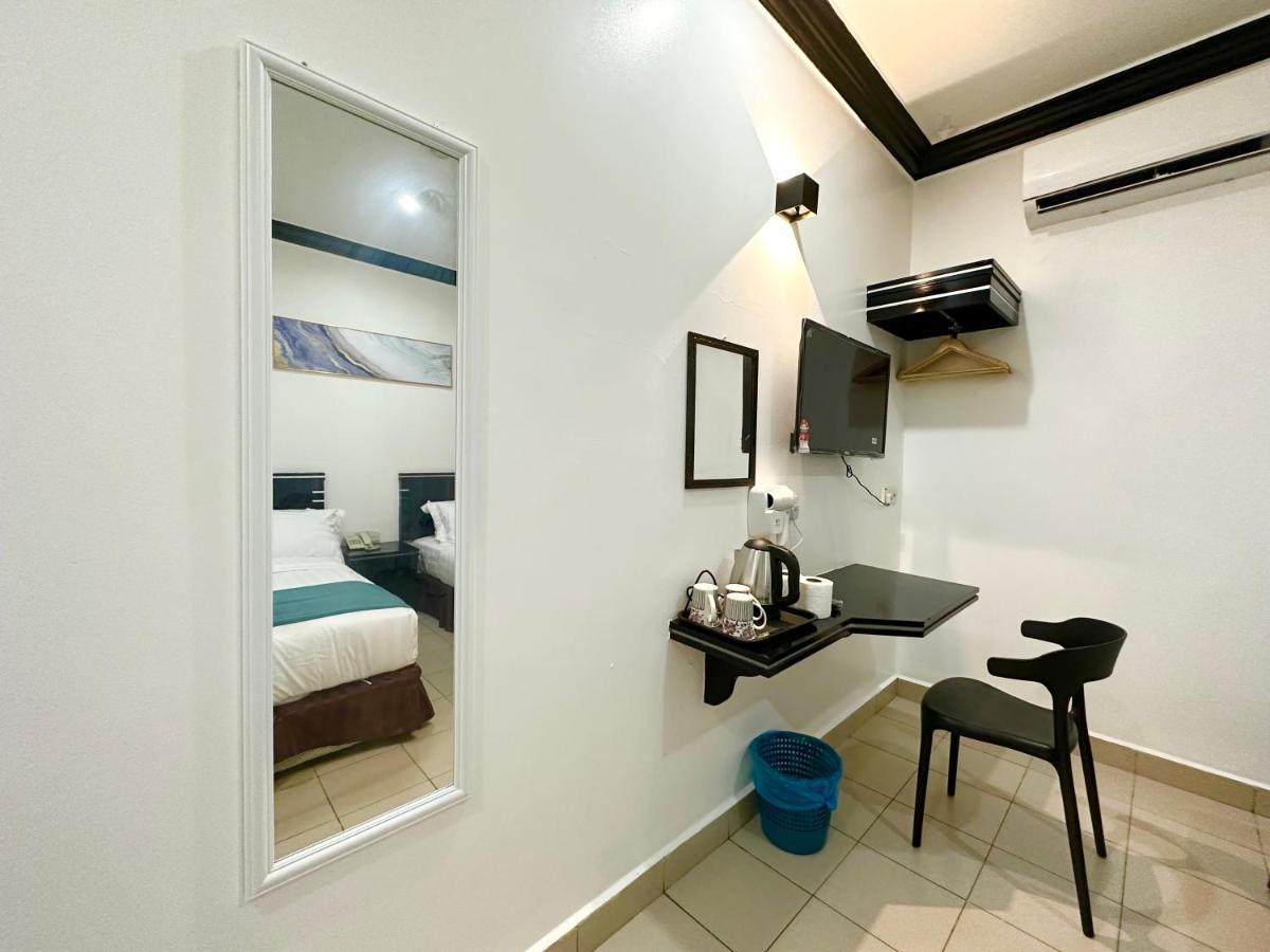 Hotel Tourist Kota Kinabalu Buitenkant foto
