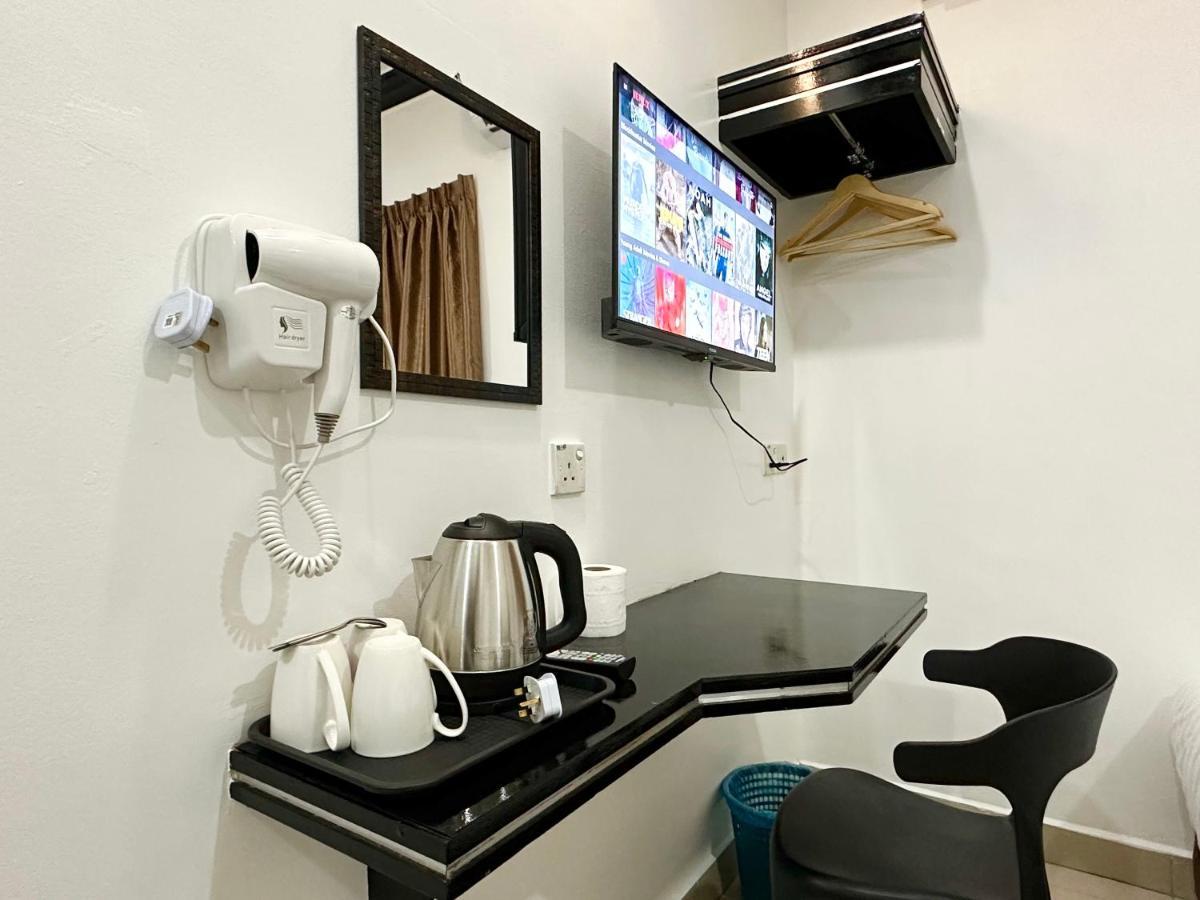 Hotel Tourist Kota Kinabalu Buitenkant foto