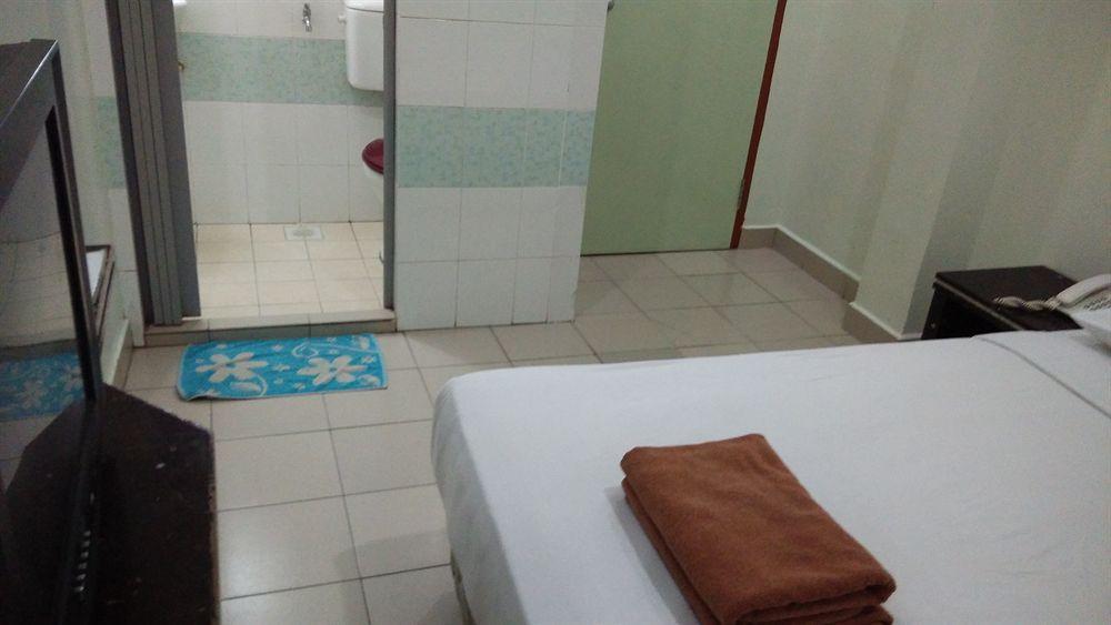 Hotel Tourist Kota Kinabalu Buitenkant foto
